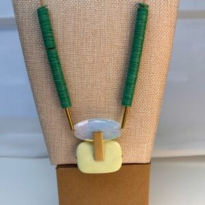 Elegant Green and Gold Necklace